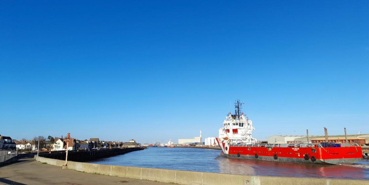 'Harbour View' On The River By Gorleston'S Award Winning Beach - Pet Free! Exterior photo
